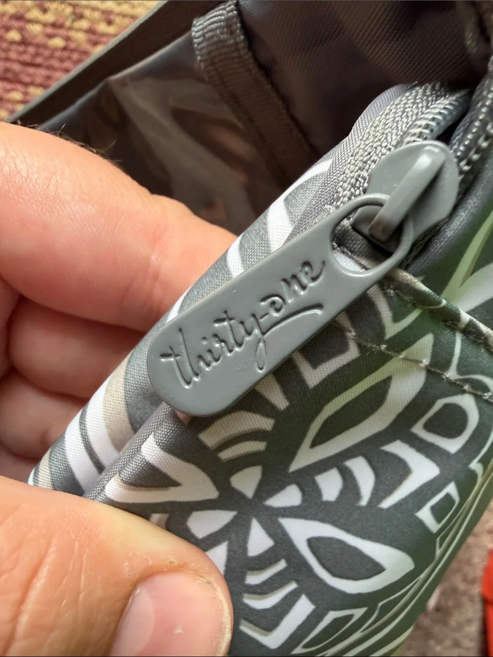 thirty-one Gray and White Circular Pattern Cosmetic Organizer